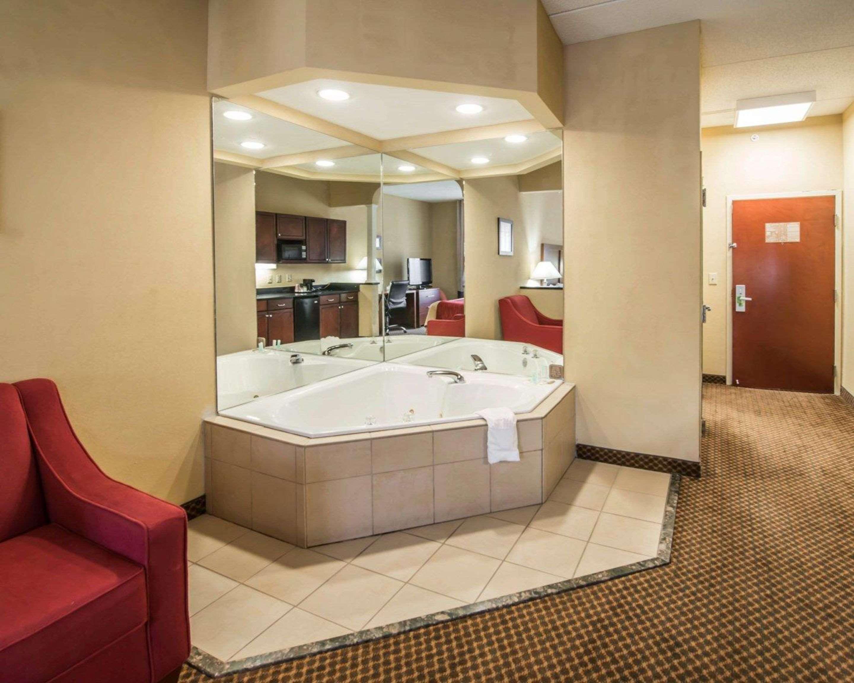 Comfort Inn & Suites Моргантон Экстерьер фото