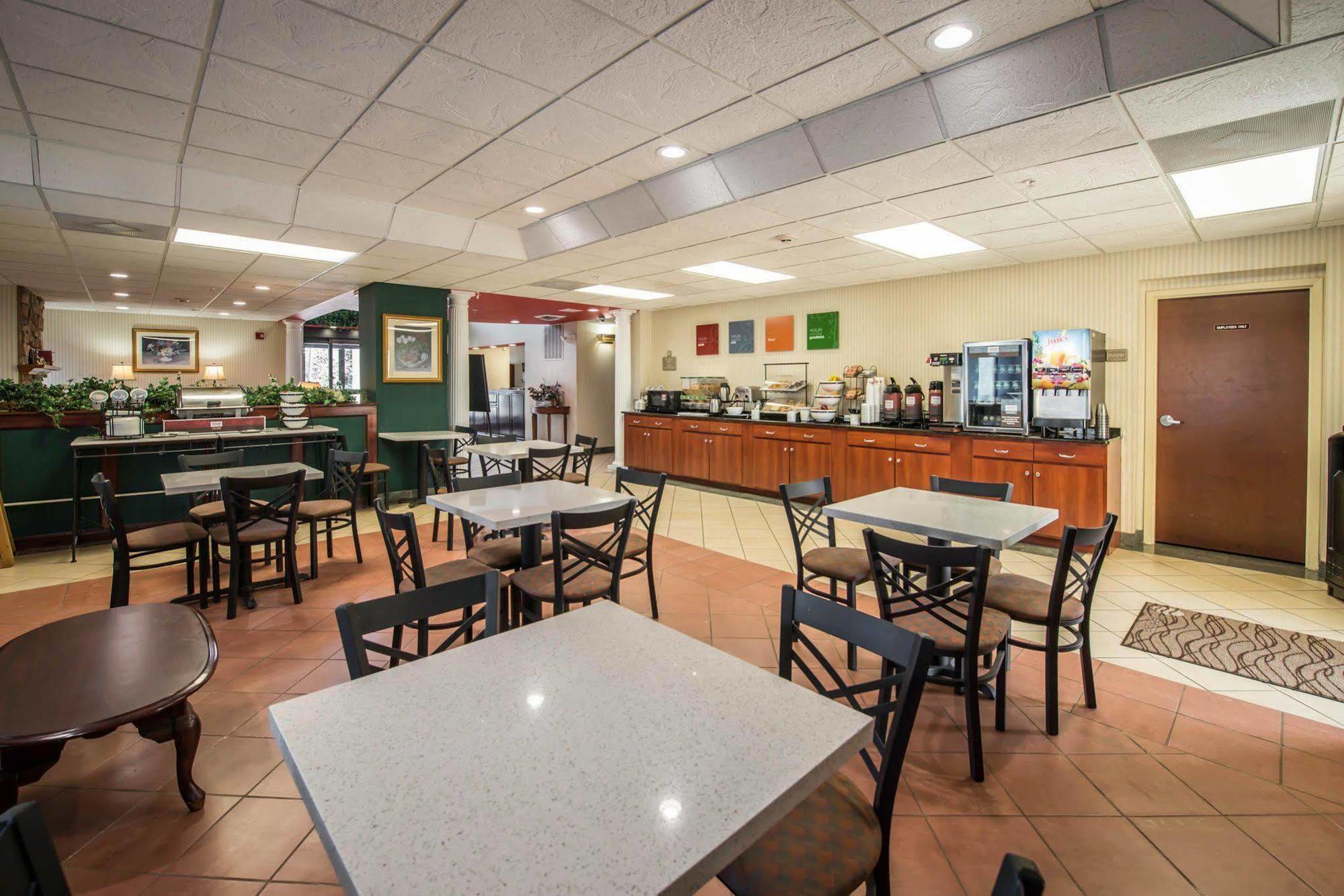 Comfort Inn & Suites Моргантон Экстерьер фото